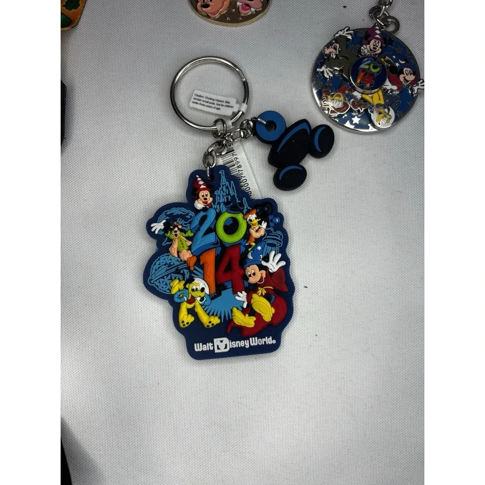 NEW Disney St. Patrick's Day Minnie Mouse Reversible Lanyard + 4 Keychains